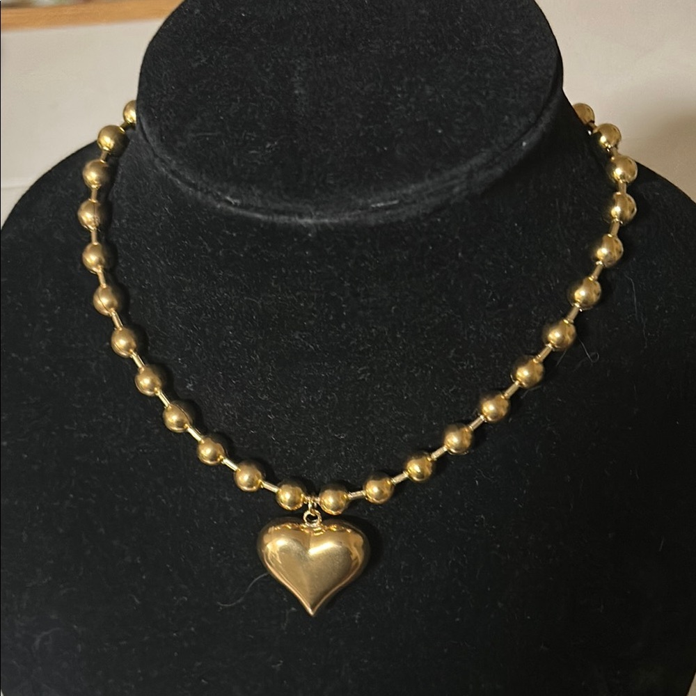 Beautiful gold heart necklace